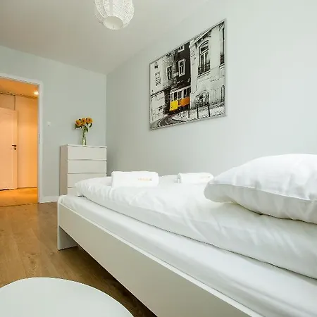 Apartament Em Klimatyzacja&Parking Apartment *