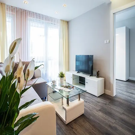 Apartament Em Klimatyzacja&Parking Apartment *